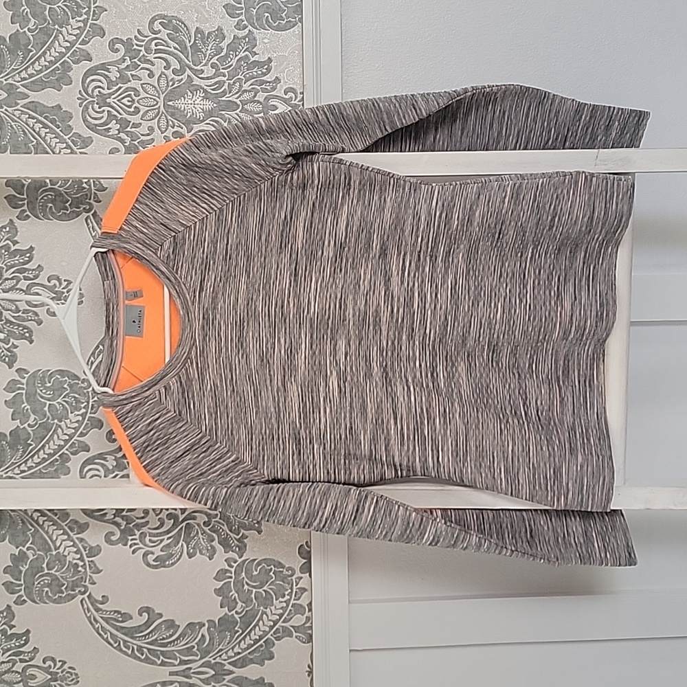 EUC Athleta Snowscape Quilted Sweatshirt Women's Small Gray Orange Long Sleeve